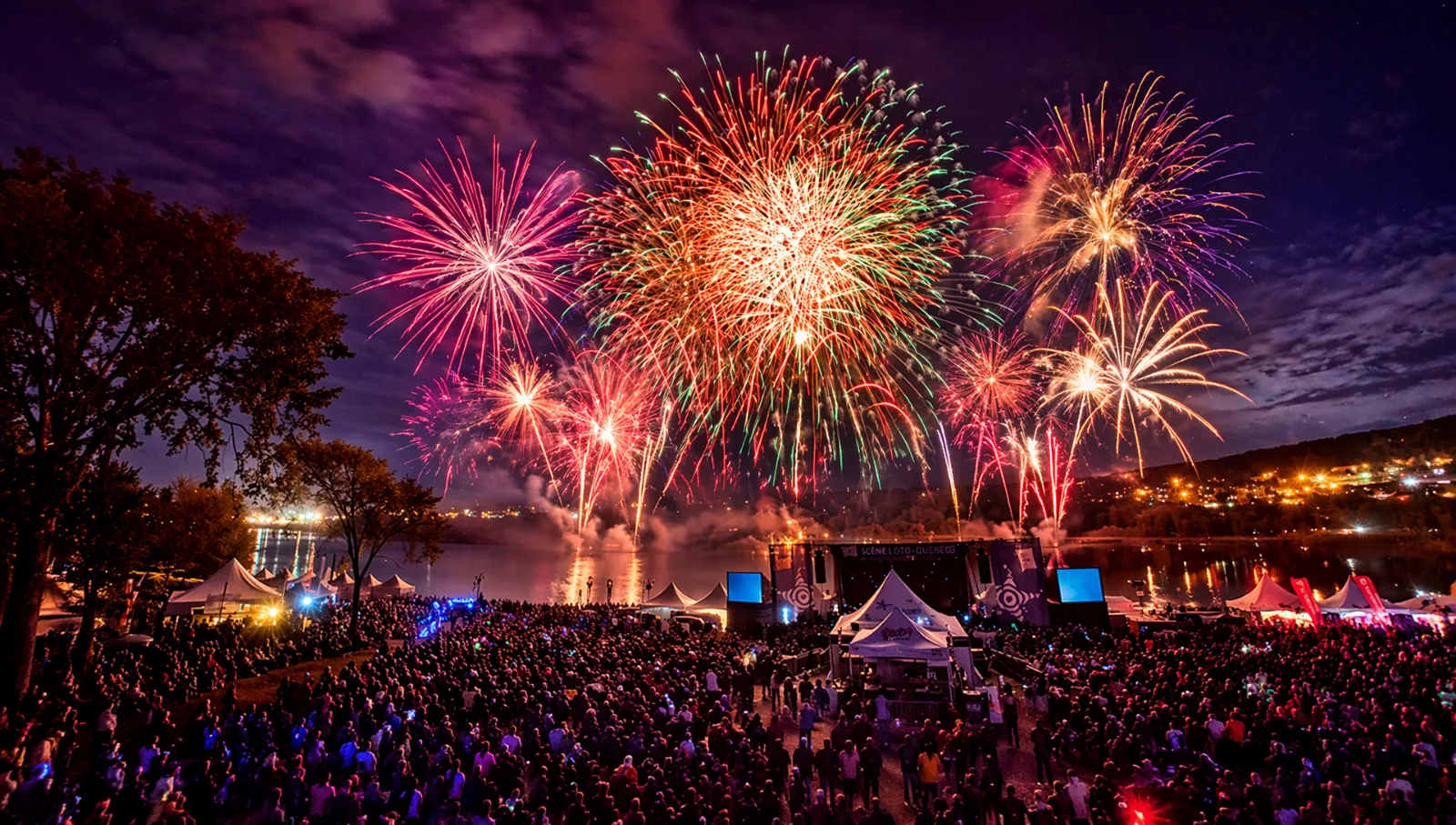 Grands Feux au-dessus du lac des Nations, foule sur le site