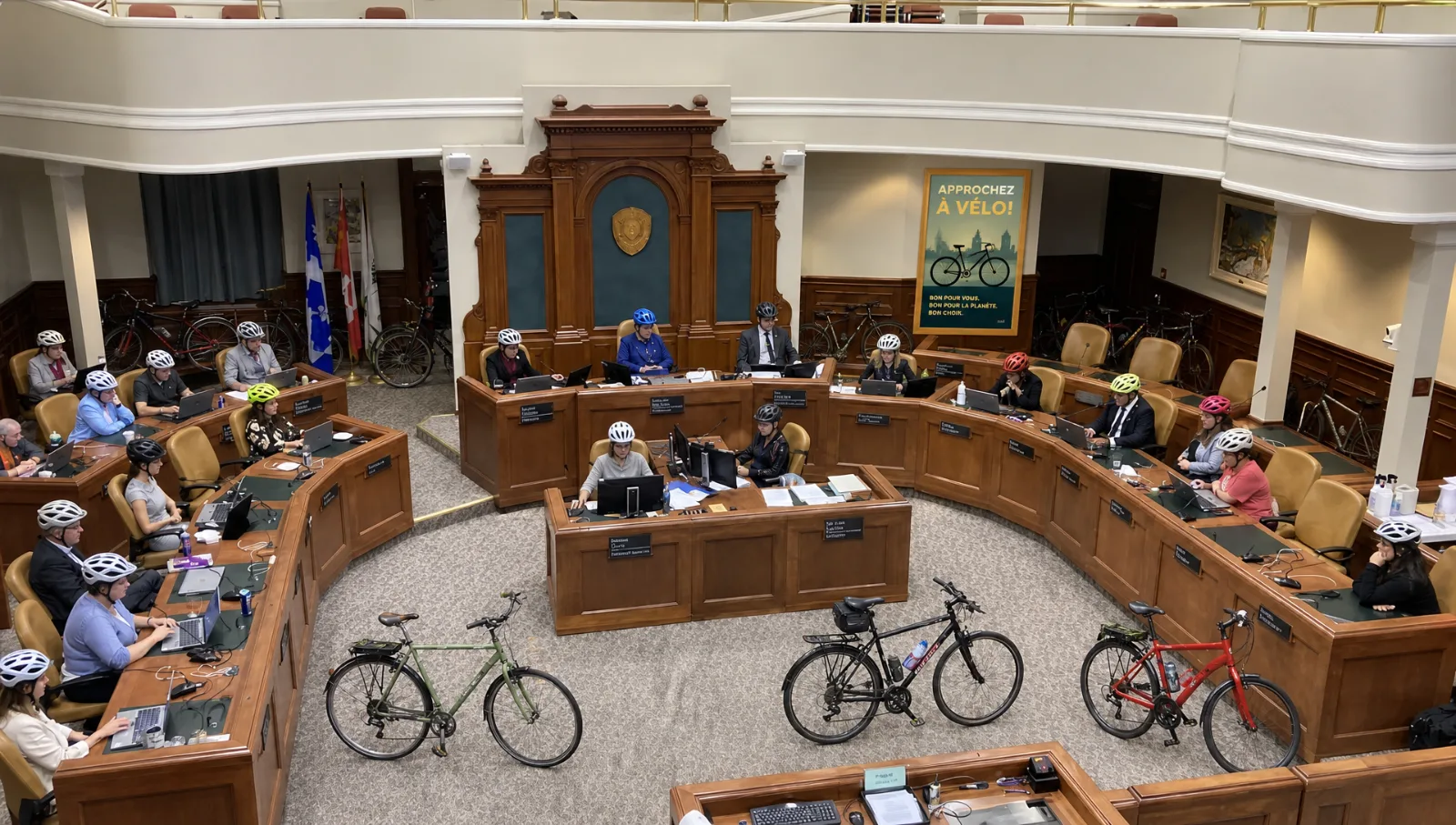 Le trou est de 7,6 millions sur trois ans. La hausse en rapporte six par année.